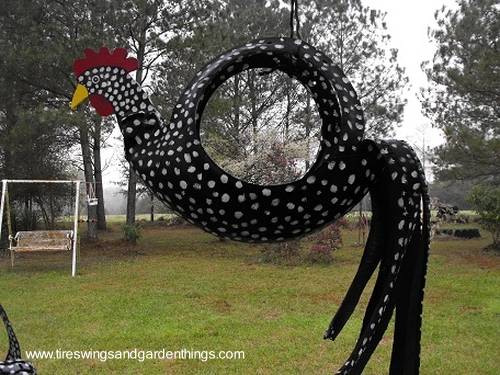 Neumático convertido en macetero colgante de exteriores Artesanía decorativa para exteriores de la casa con forma de gallo
