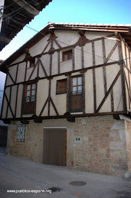Construcción de piedra, madera y mampostería Vivienda de construcción tradicional