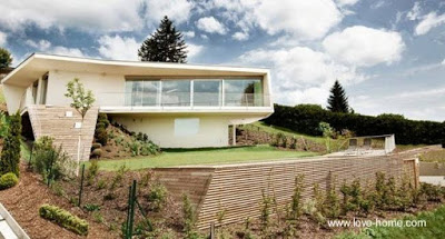 Residencia sobre elevada contemporánea en Austria