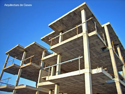 La estructura independiente de las cubiertas es una creación moderna Estructura de hormigón armado en desarrollo vertical para viviendas