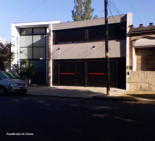 Casa de barrio entre medianeras en Buenos Aires Residencia contemporánea urbana