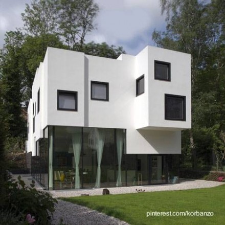 Residencia de formas cúbicas estilo Contemporáneo Casa residencial contemporánea de dos plantas