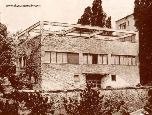Casa de familia de diseño y estilo Moderno europea cumple los 5 puntos de Le Corbusier Casa estilo Moderno europea años 30