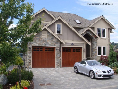 Una residencia canadiense contemporánea de alto estándar típica norteamericana