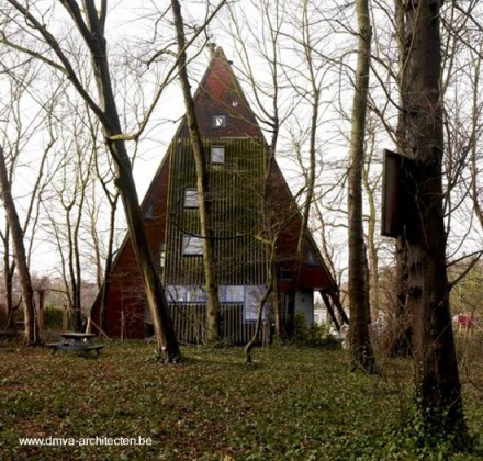 piramide-posmoderna Casa chalet pirámide posmoderna