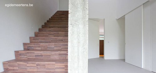 Un muro la escalera y un cuarto