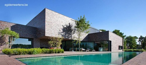 Vista de la casa desde la piscina