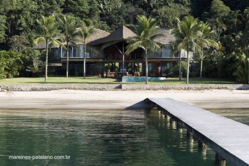 Casa orgánica con forma de hojas