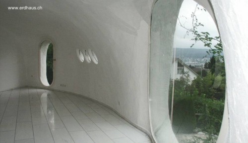 Interior casa orgánica en Suiza