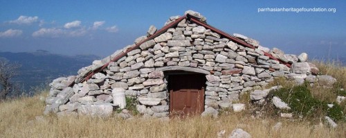 Construcción antigua vernácula de piedra