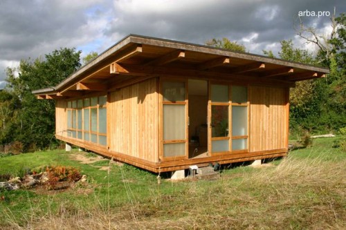 Cabaña con paneles cerrados