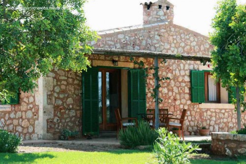 Sector de una casa rural de piedra en Boñar, León
