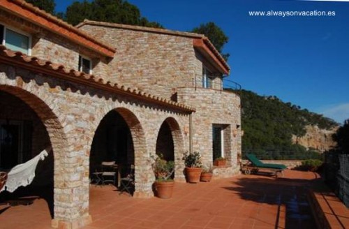 Una casa rural muros de piedra en Begur, Cataluña