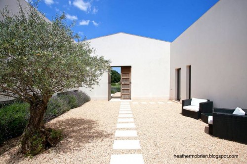 Patio de una moderna casa rural en Mallorca