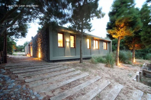 Fachada del frente con las ventanas de los dormitorios