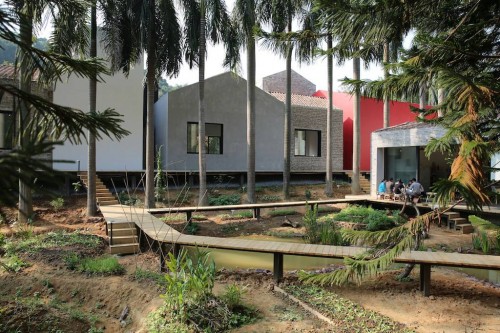 Conjunto arquitectónico comunicado con pasarelas