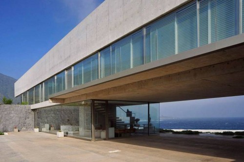 Perspectiva del puente y el patio inferior