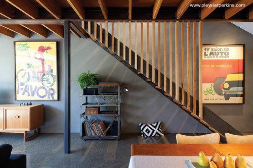 Escalera interior en la planta baja