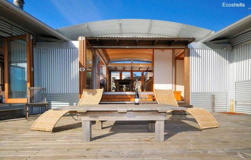 Casa de varios módulos techos curvos