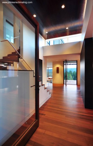 Corredor y escalera interior