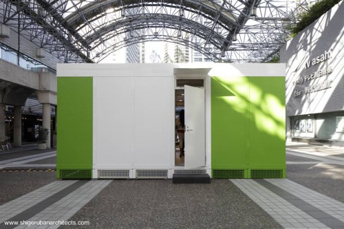 Fachada del frente con la puerta de acceso