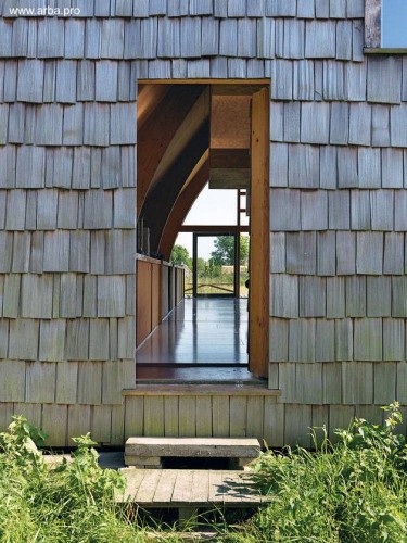 Puerta de acceso al frente