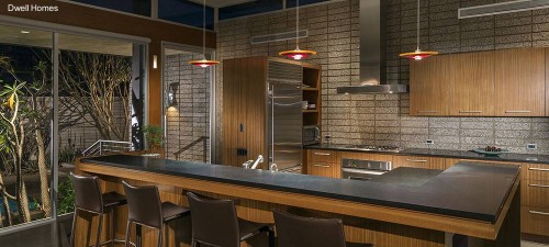 Vista nocturna de la cocina