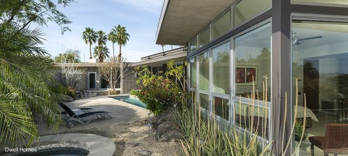 Jardín próximo a la piscina