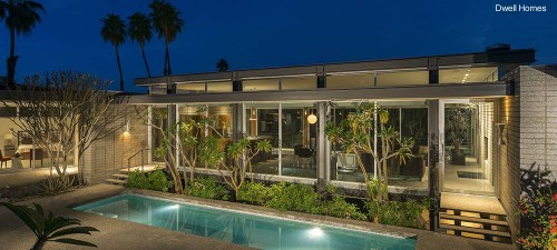 Exterior en la noche