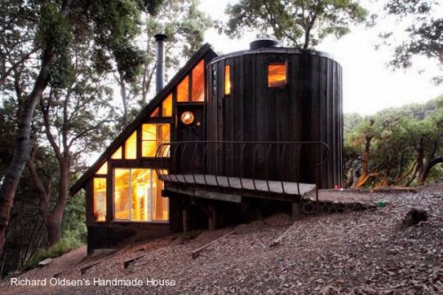 Original cabaña sobre pendiente en Estados Unidos