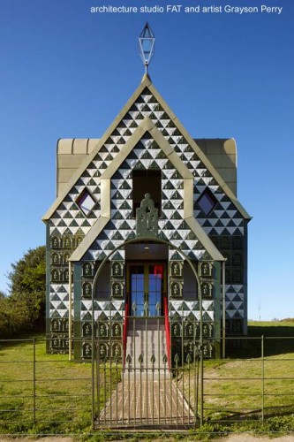 Fachada inefable en casa posmoderna de Essex