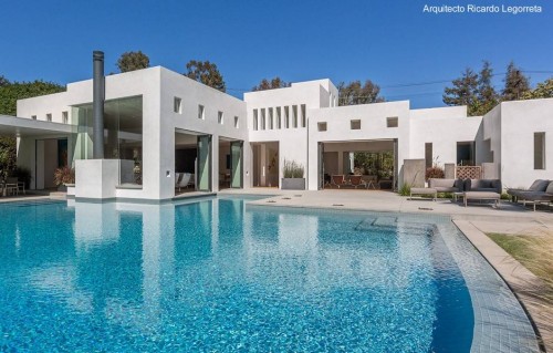 Residencia minimalista de varios cuerpos en California