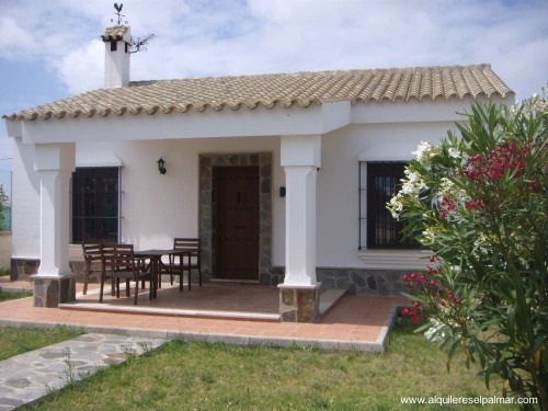 Casa rural pequeña estilo Colonial