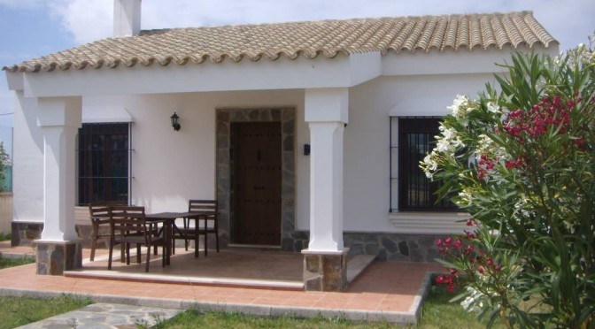 Casa rural pequeña estilo Colonial