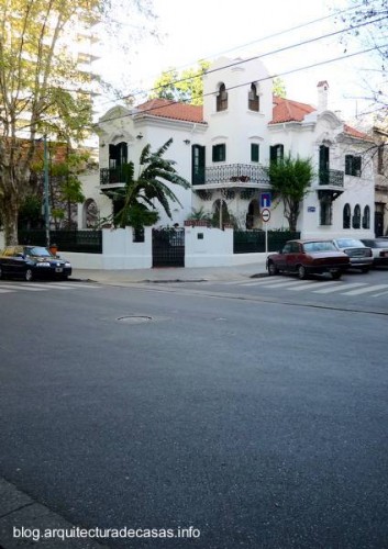 Residencia en esquina estilo Neocolonial español