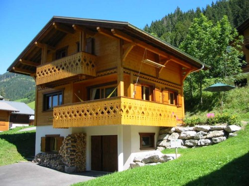 Típico chalet suizo en Europa
