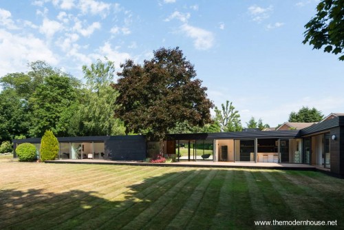 Casa residencial contemporánea extensa de una planta