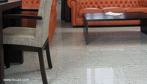 Moderno piso de granito claro