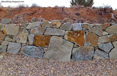 Muro de retención en construcción