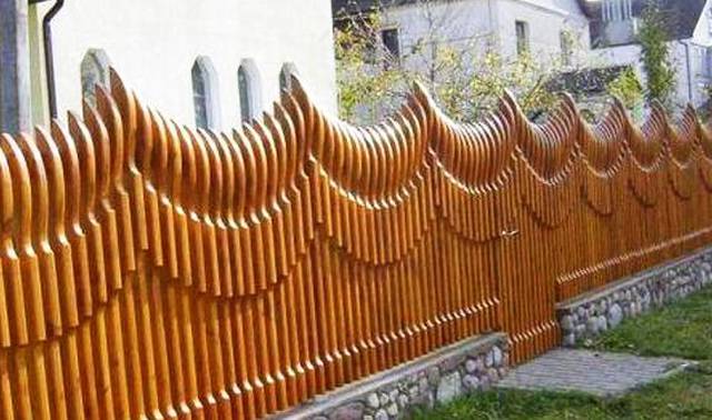 Cerca artesanal de madera