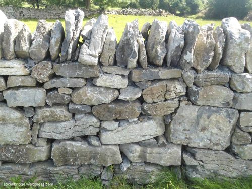 Muro completado con tope trabado